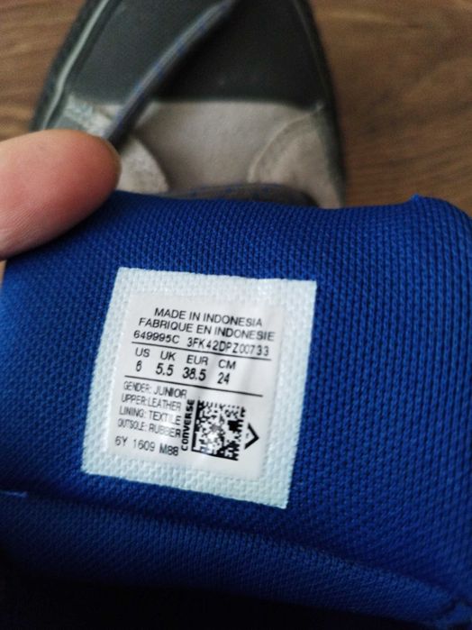 Teniși înalți Converse