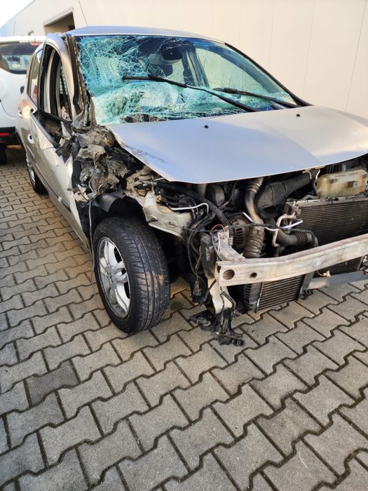 Renault Clio 3 1.5 DCi PENTRU PIESE