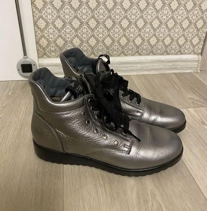 Продам ботинки осень-весна 36-37р