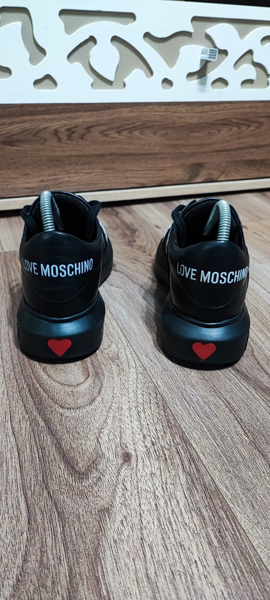 Love Moschino Nr 37