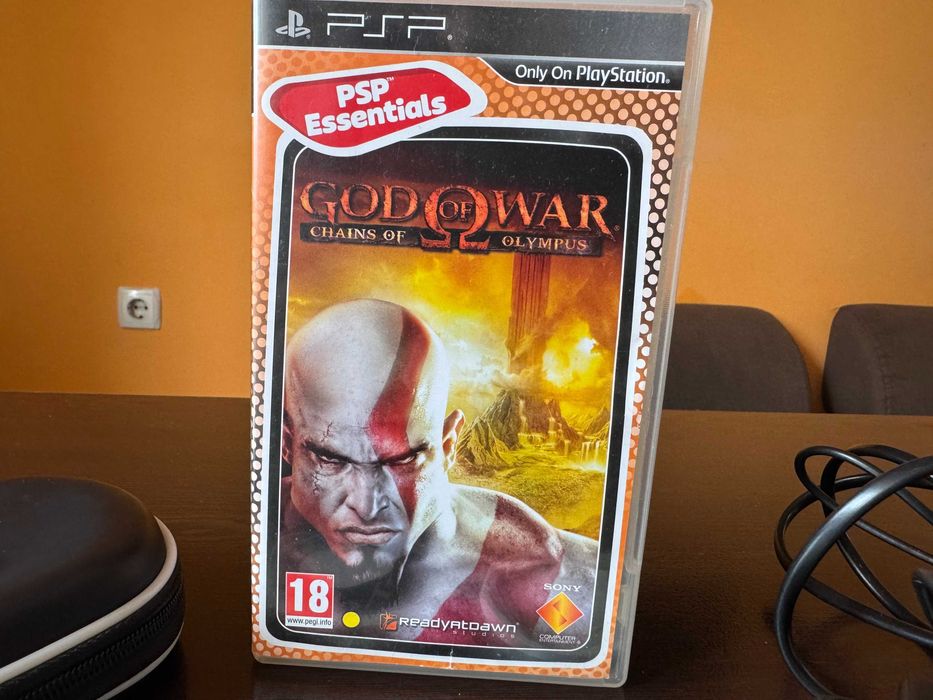 PSP-E1004 в отлично състояние + Калъф + 8 игри + 2 диска