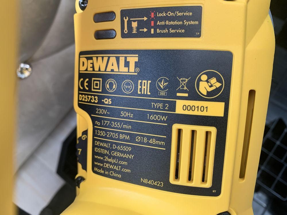 Перфоратор Dewalt D25733-QS