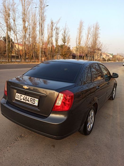 Jentra mokriy asfalt