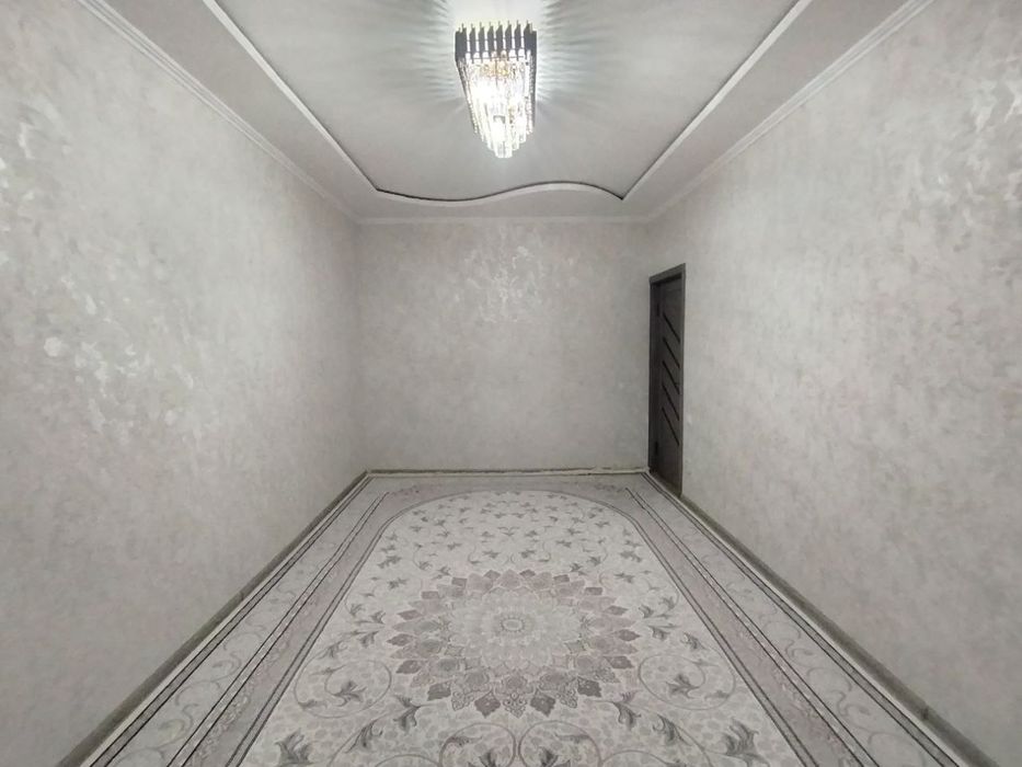 Chirchiq sh 8 mikrorayon 1 etaj 2 xonali uy sotiladi