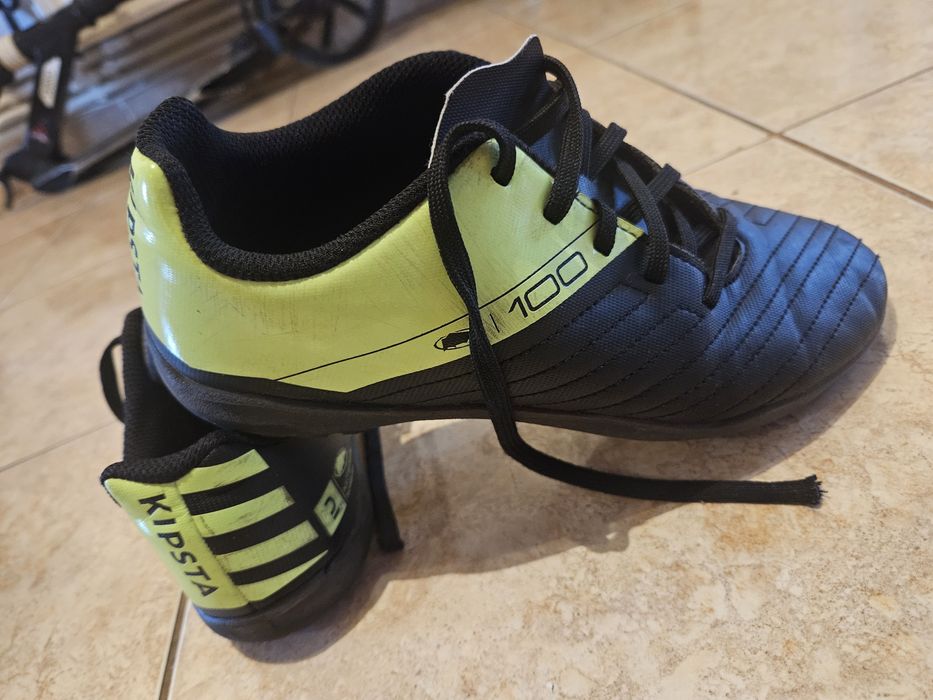Pantofi sport cu crampoane baieti