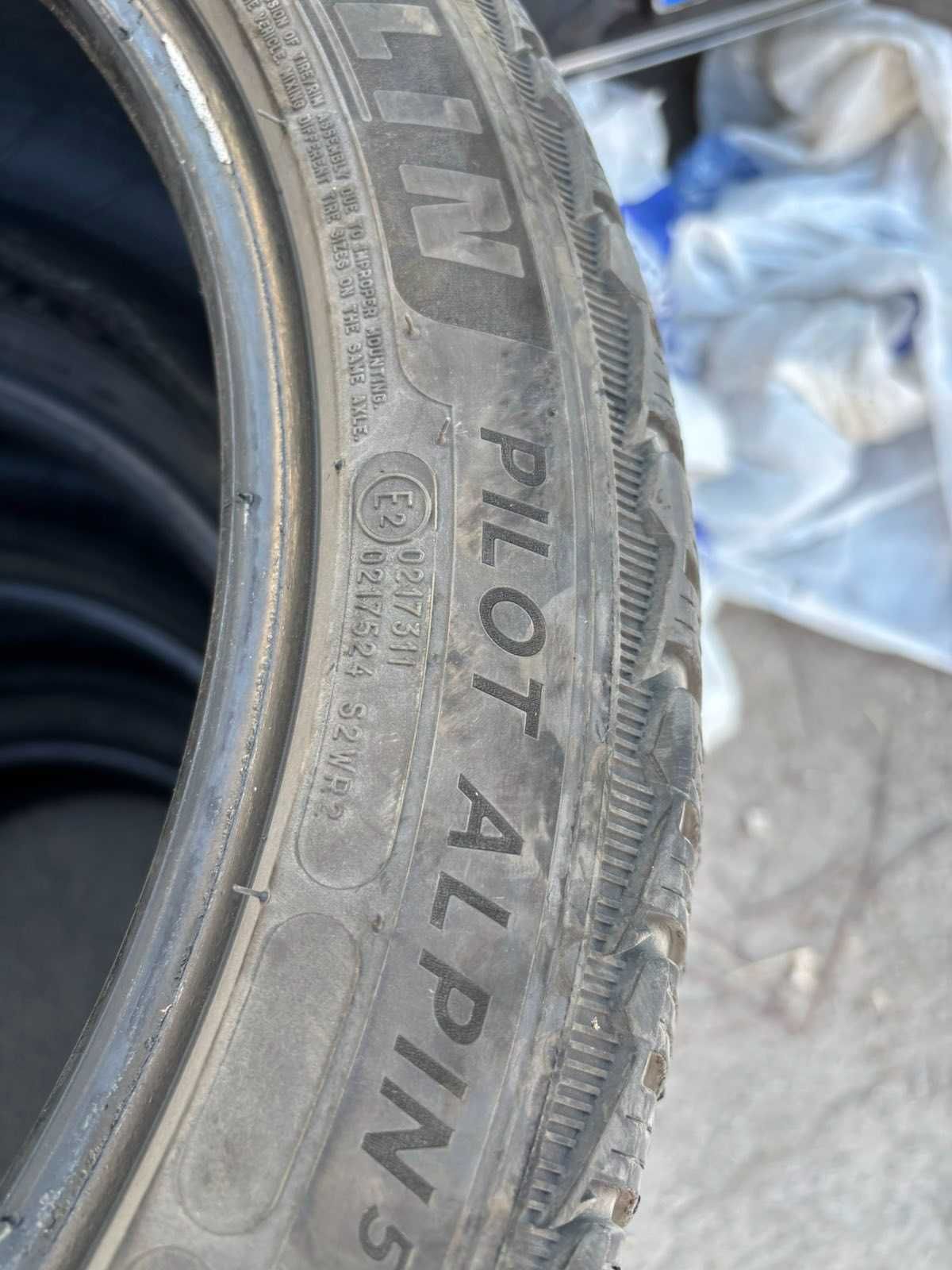 Продавам зимни гуми 235/45 R18 Michelin pilot Alpin