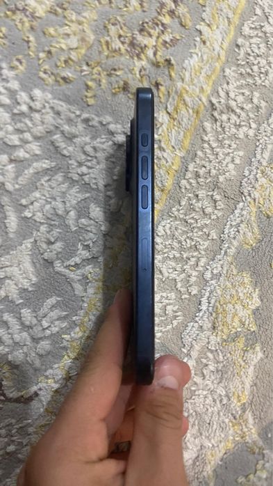 Айфон 15 про көк түсте сатылады