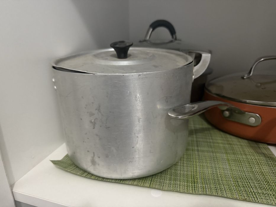 Кастрюли сковородки