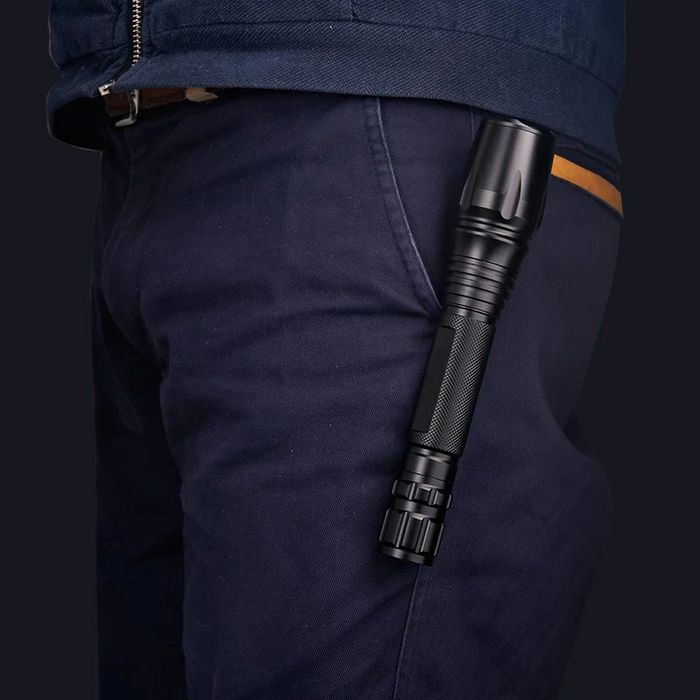 Lanterna Profesională Cu Led T6(Raza Maximă 250M)