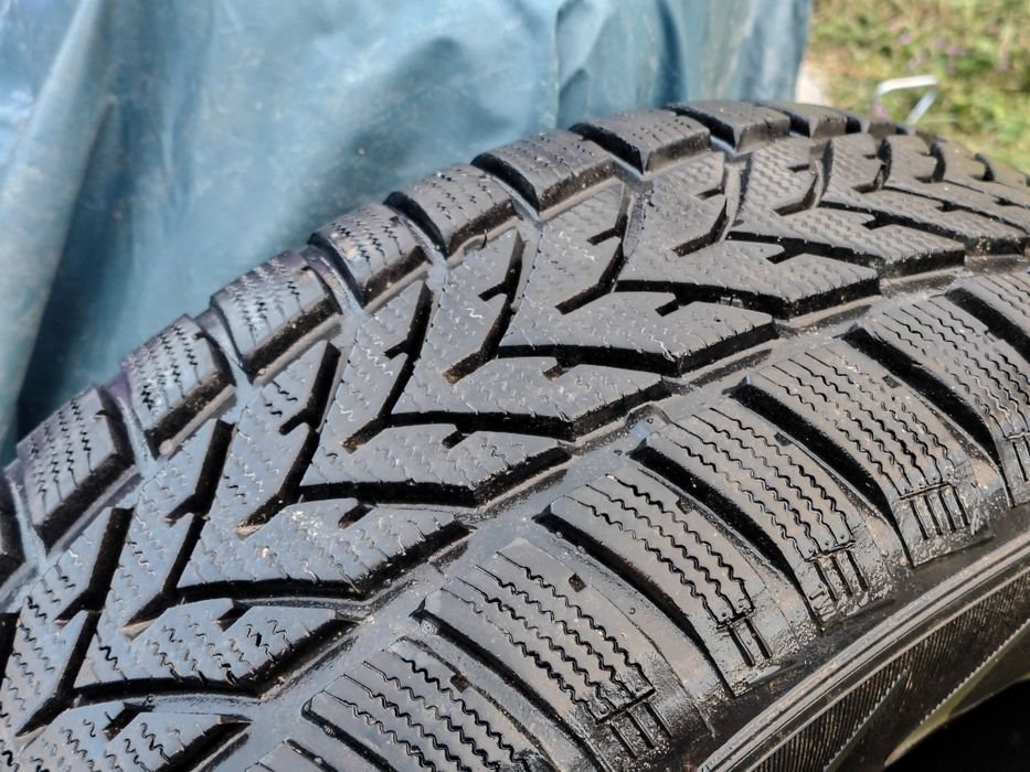 205/65/15 30лв два броя vredestein m+s