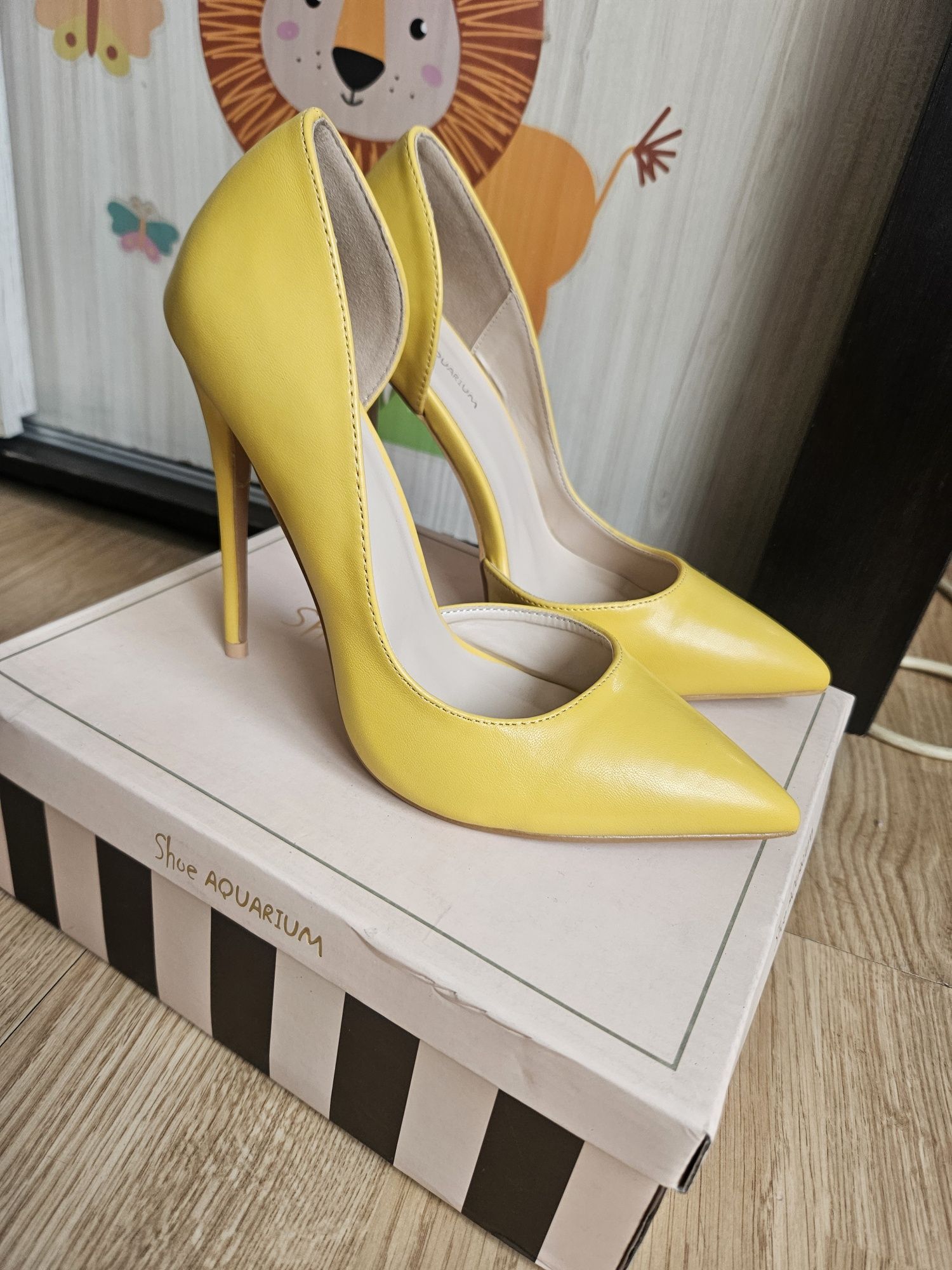 SHOE AQUARIUM Дамски елегантни обувки на висок ток