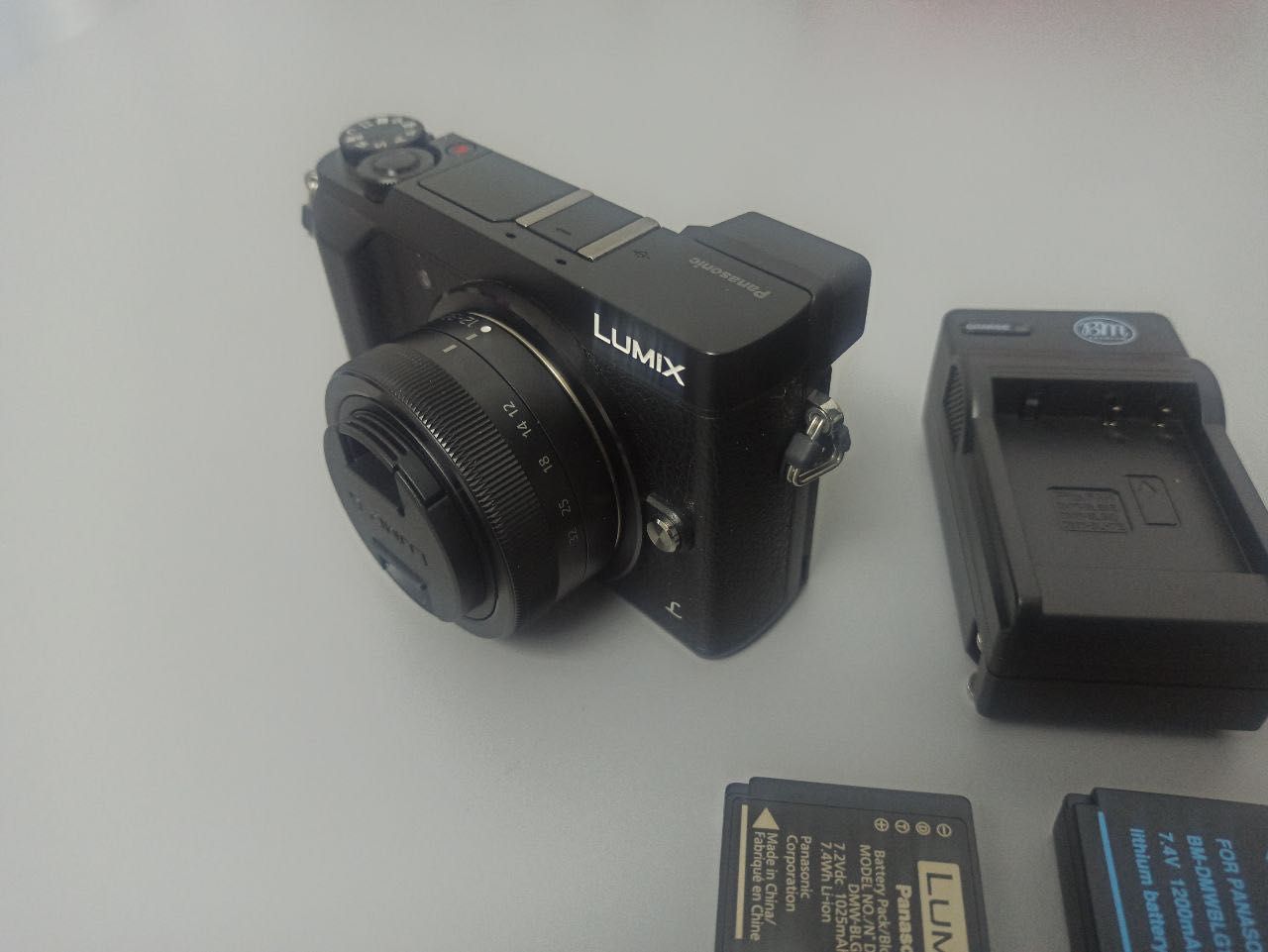 Продам Panasonic Lumix GX-85. В отл. состоянии. 4к съемка и тд. Из США