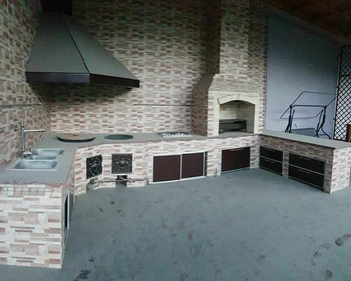 Letnii kyhni. Barbekuy. Ochag. Камин