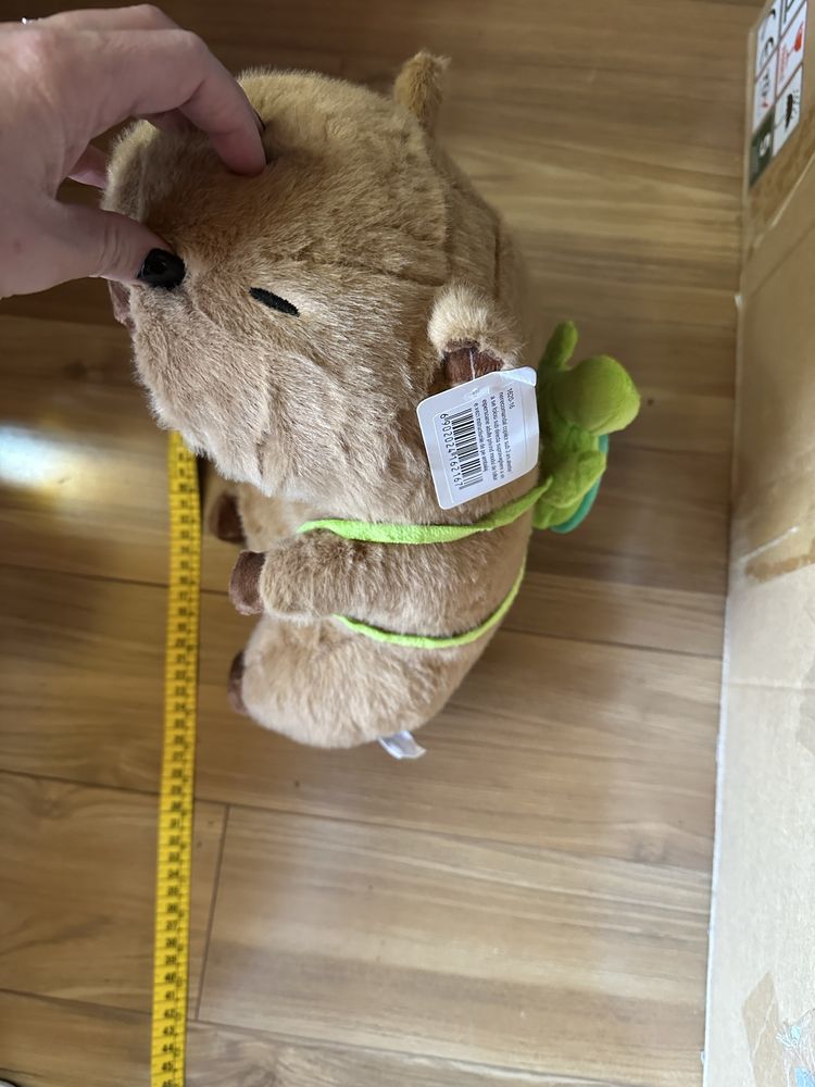Jucarie de plus Capybara cu rucsac broscuta, aproximativ 40 cm, NOU