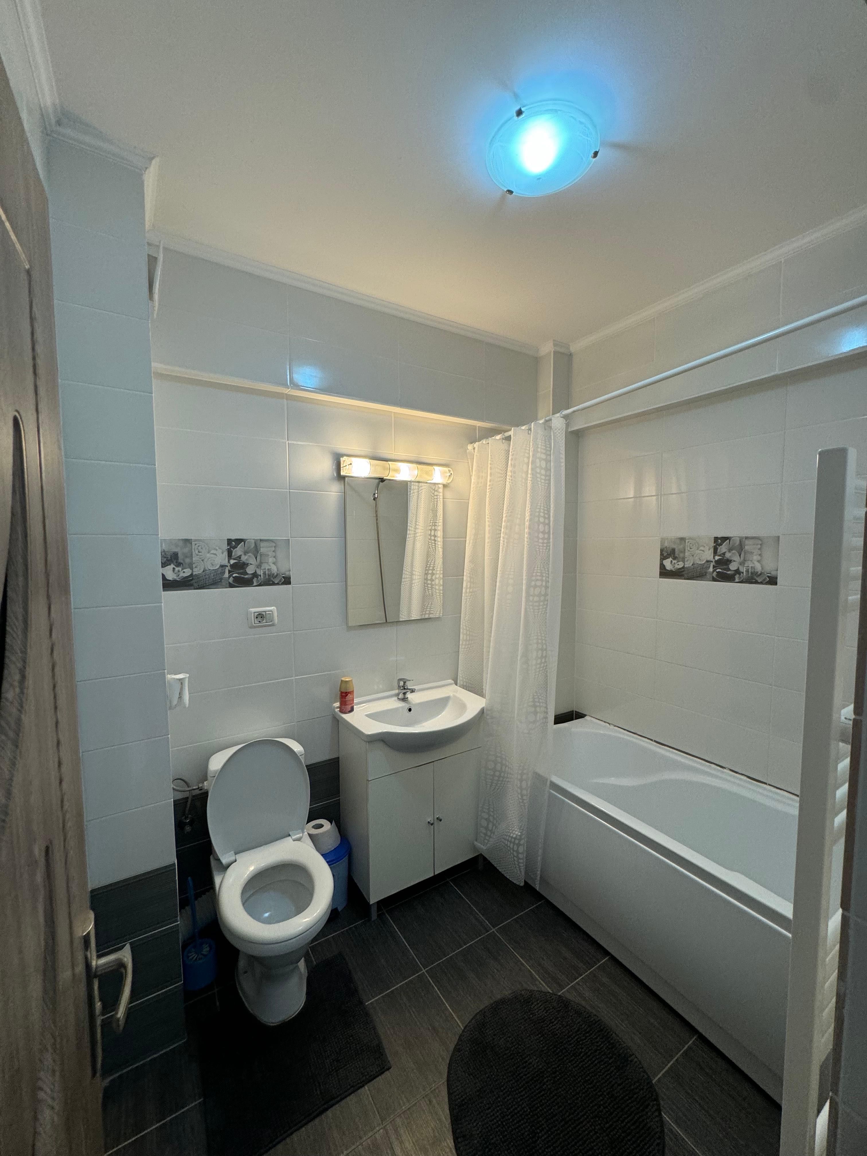 Inchiriez apartament cu o camera 350€/luna