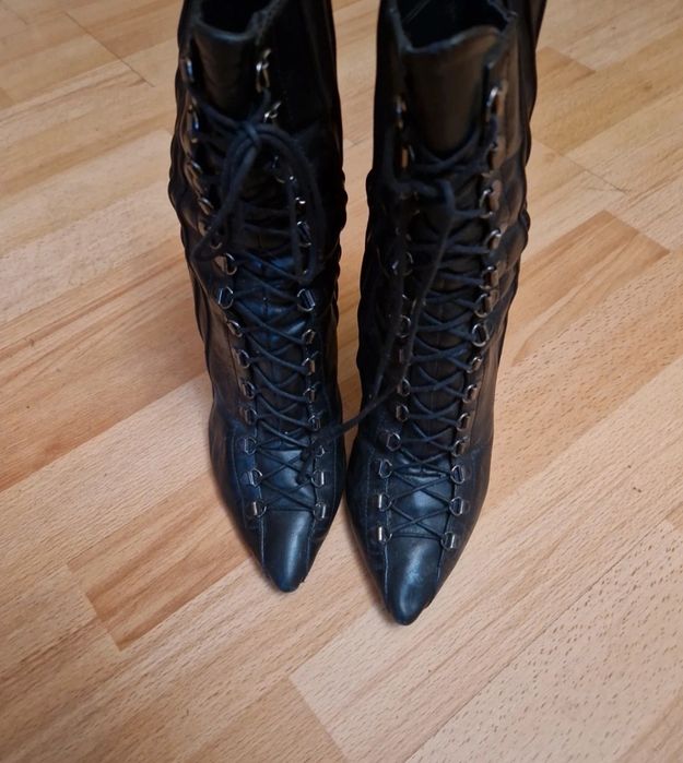 Ghete cu toc pana la glezna negre Essenza