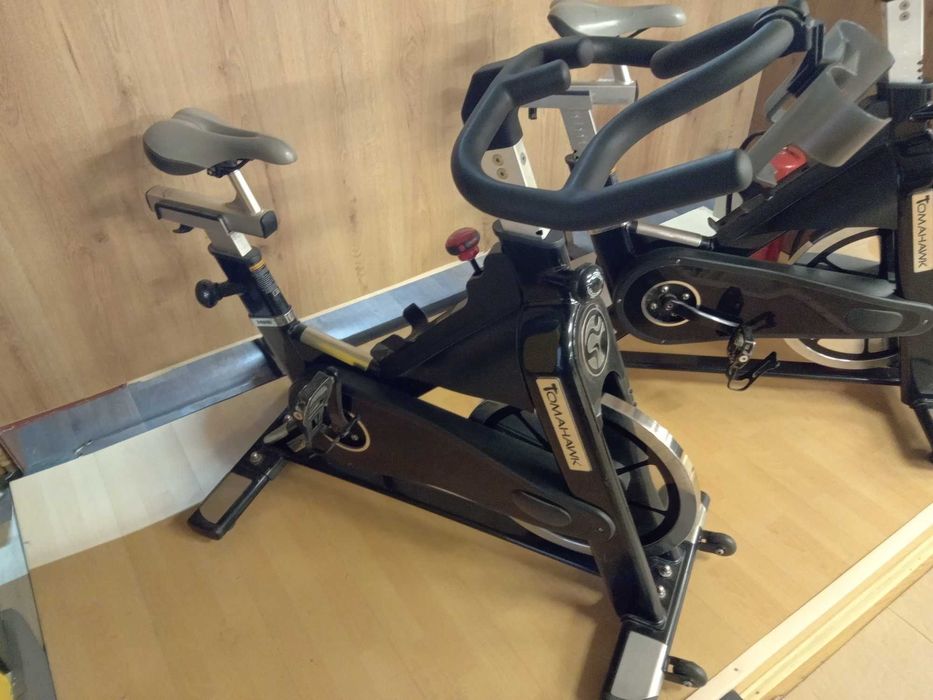 СПИН байк Tomahawk и лежанка за горна част гърди