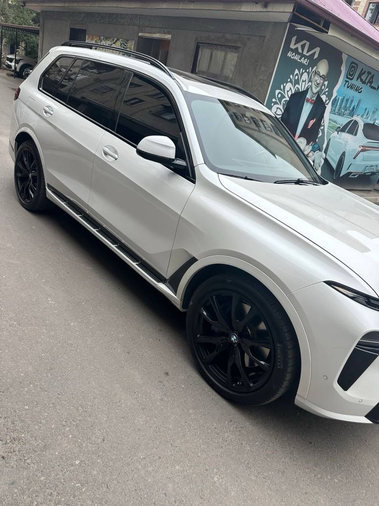 Продаю BMW X7 2023 i40.
