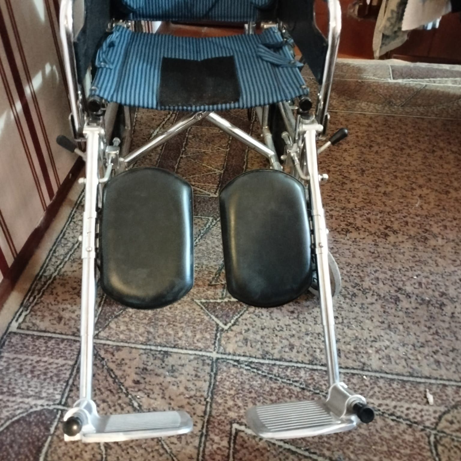 Продам инвалидную коляску.