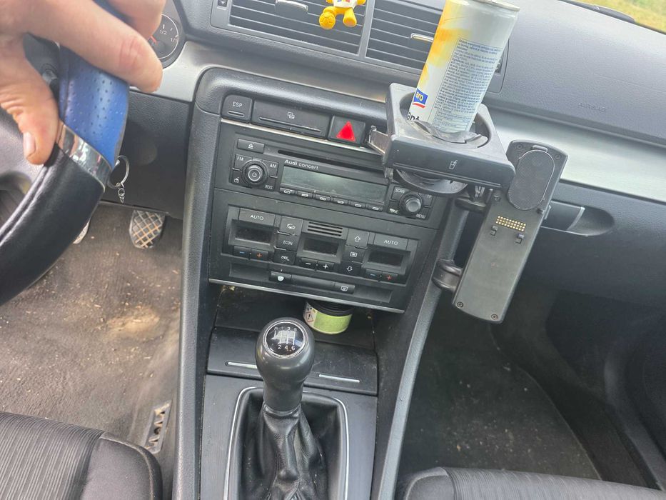 Audi a 4 b7  mai multe det la tel