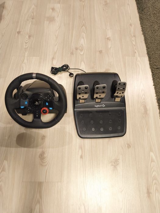 Logitech G29 impecabil + pedale | Folosit puțin | Preț ușor negociabil