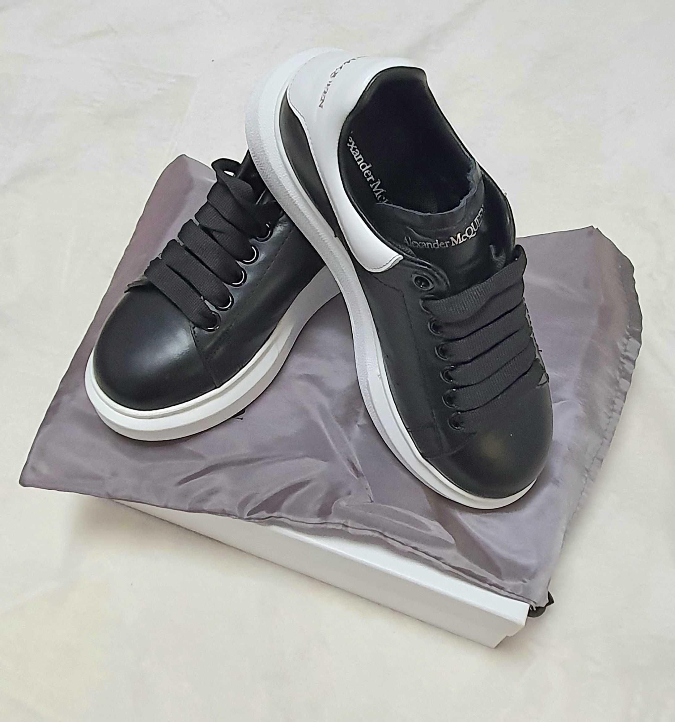 Sneakers Alexander Mcqueen black and white