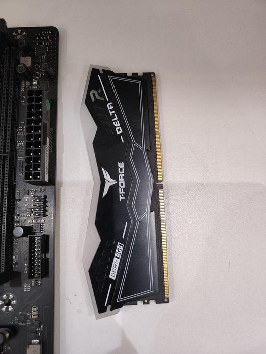 Материнская плата с озу DDR5 16Gb