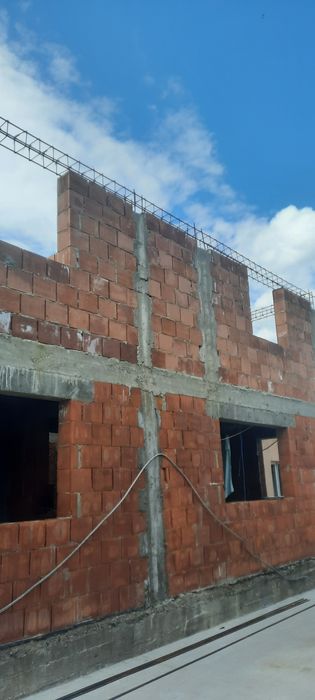 Construim case la rosu / gri .Amenajari interioare exterioare.