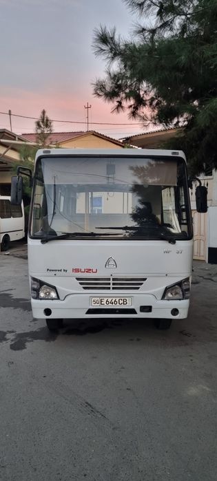 Isuzu Avtobus np37