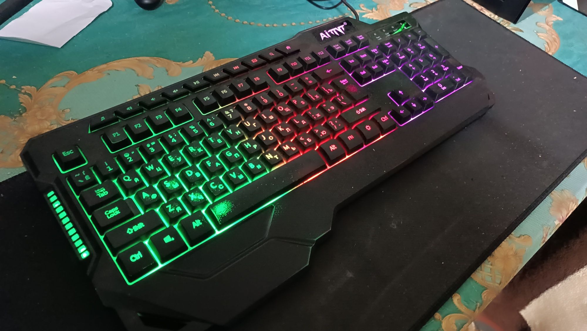 RGB Клавиатура Сотилади