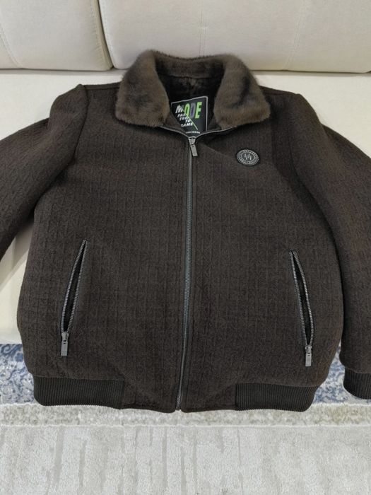 Продам куртку демисезонную