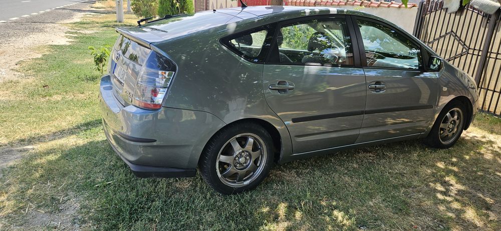 Toyota prius gen2