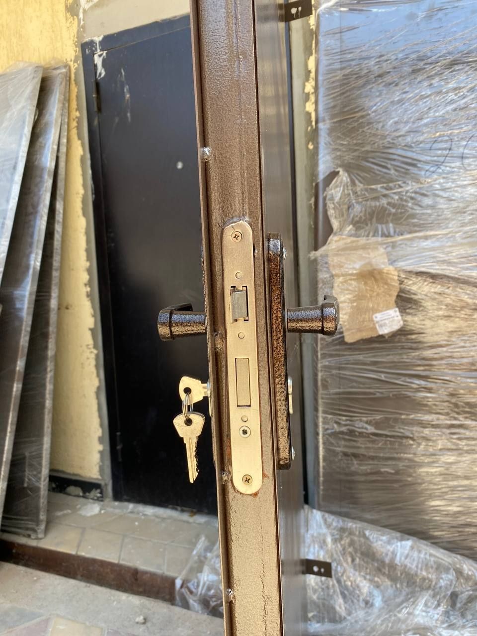 Входная железная дверь металлическая дверь