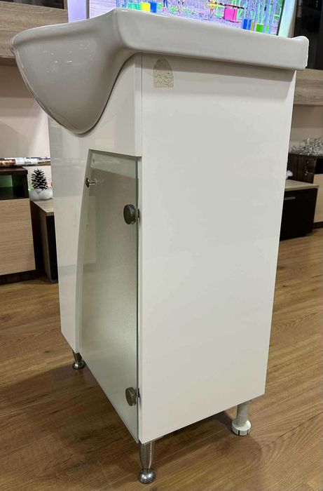 Долен шкаф за баня с умивалник, смесител и огледало