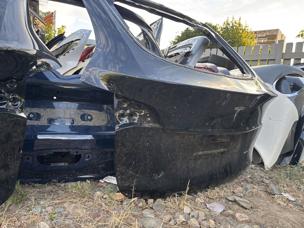 Капак Tesla Model Y