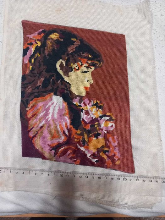 Goblen lucrat manual – Portret fetiță cu flori