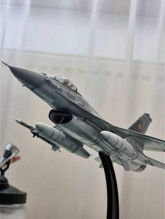 Avion F-16 A 1607 Romanesc scara 1:48