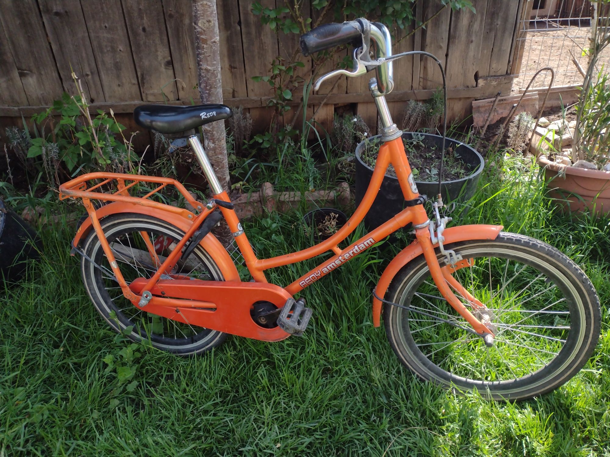 Bicicletă portocalie