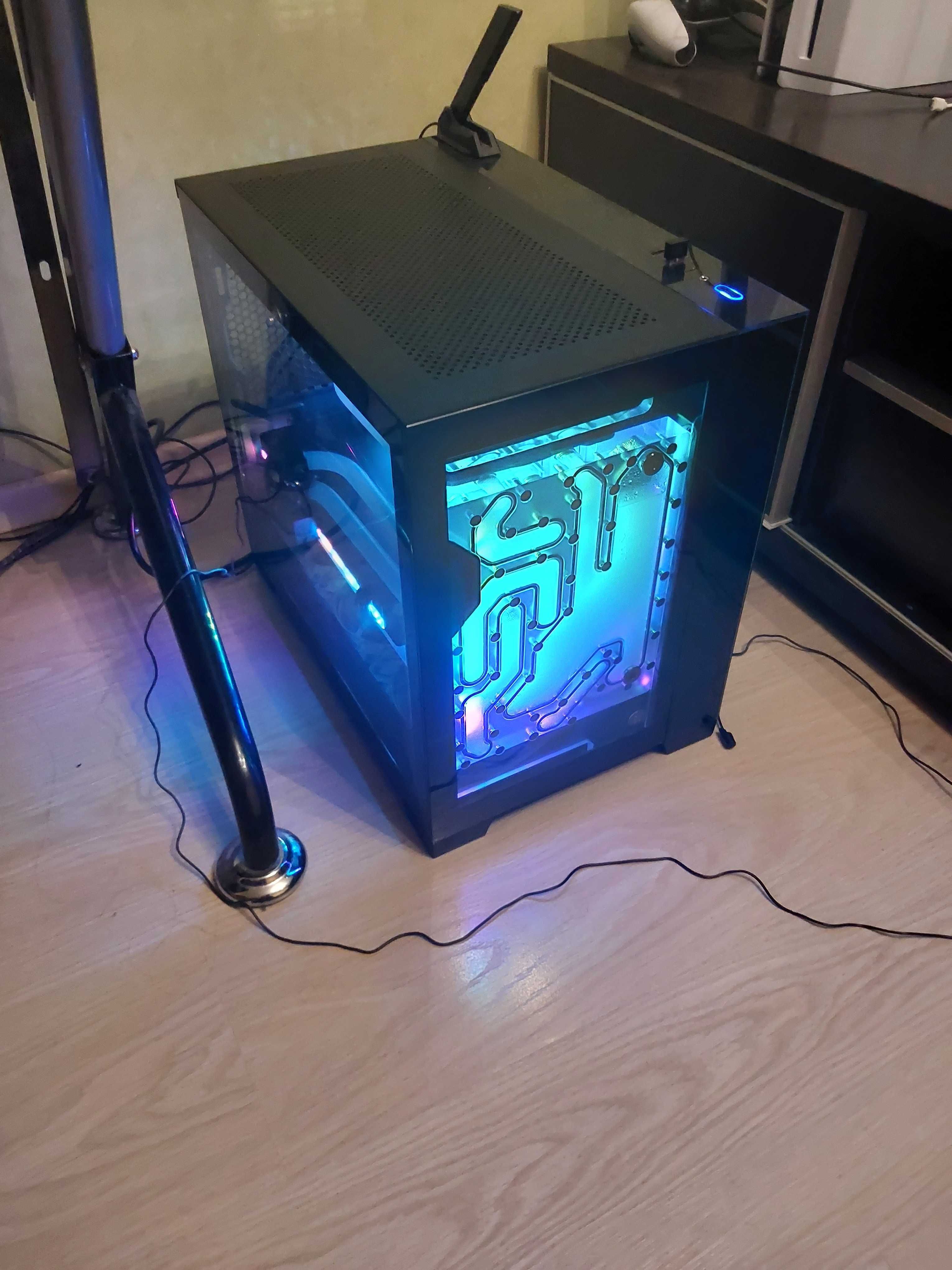 Настолен компютър с водно охлаждане за 4K gaming на ултра настройки