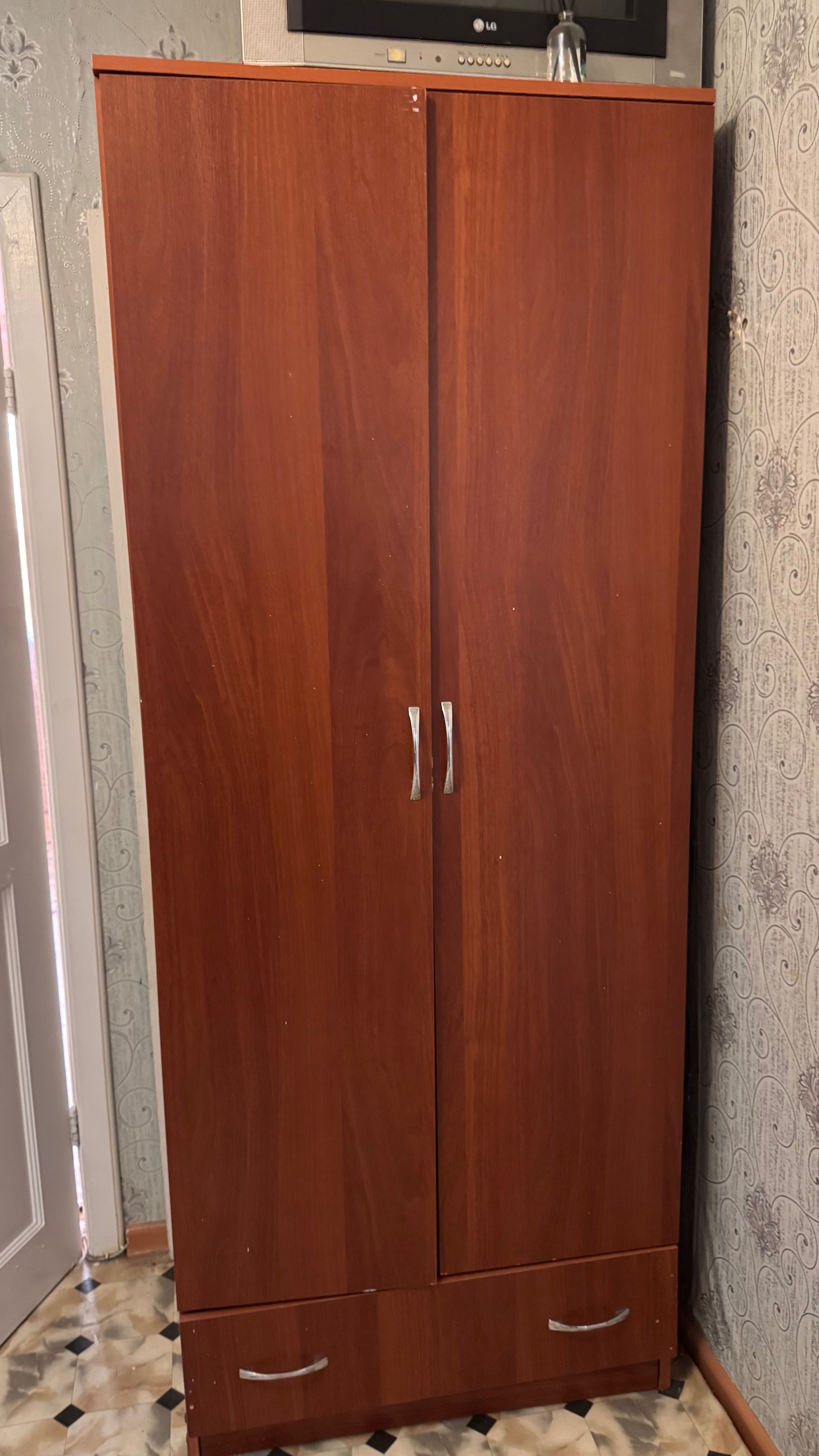 Шкаф платяной б/у