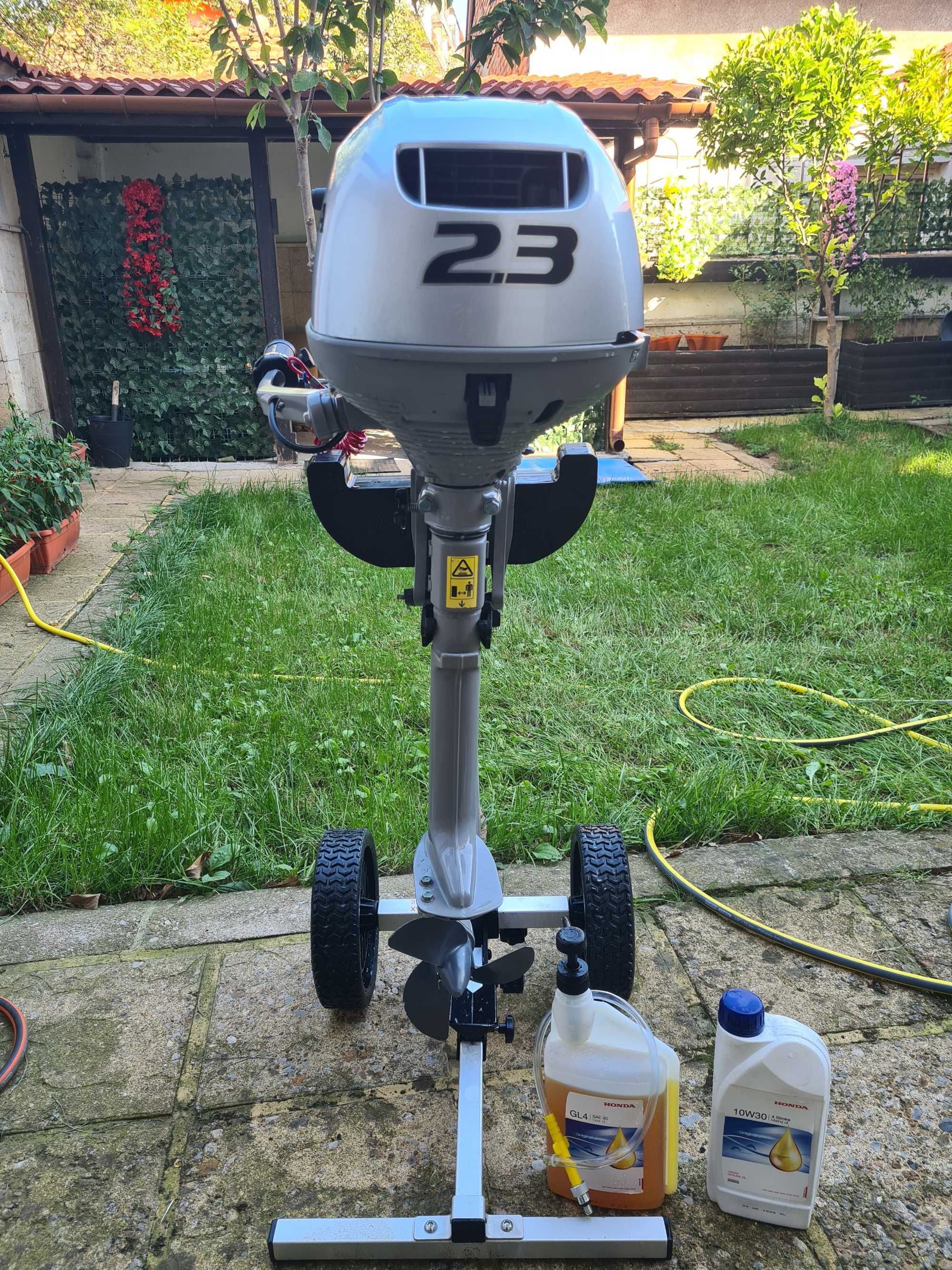 Продавам лодка HonWave T27IE3 и двигател Honda 2.3 к.с.