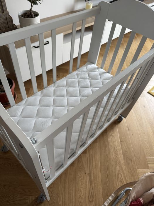 Бебешко легло на колелца 100х50см