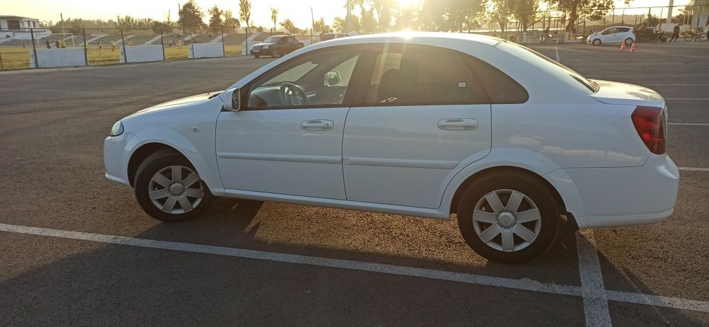 Lacetti Jentra sotiladi
