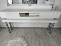 Comoda din MDF lucios