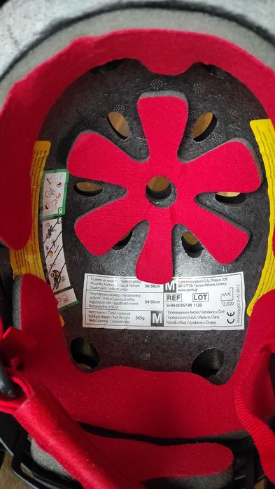 Продавам защитна екипировка"FERRARI"