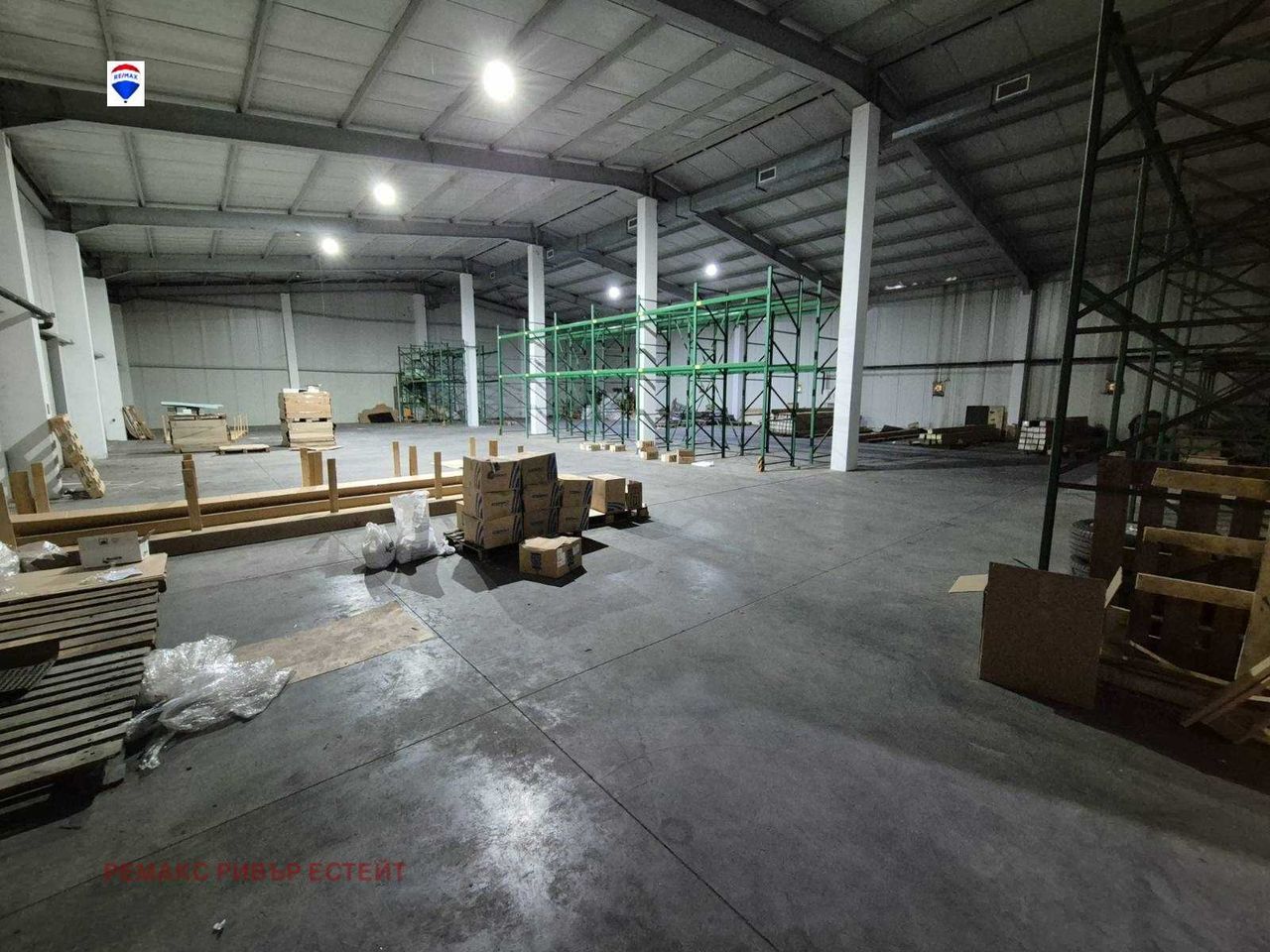 Дава се под наем Склад в Русе, Промишлена зона - Изток - 803 кв.м за 2450 € - Снимка #1