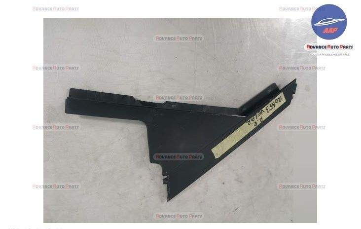 Орнамент Стълб Ц Външен За Врата Дясна Задна Оригинален Ланд Ровер / L