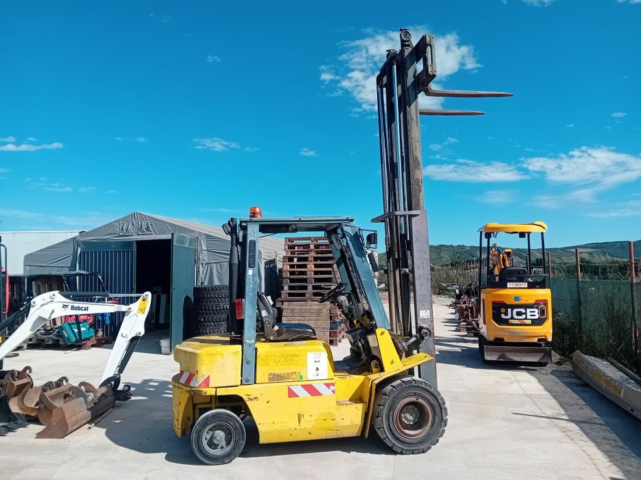 Stivuitor 2 tone diesel Nissan translatie