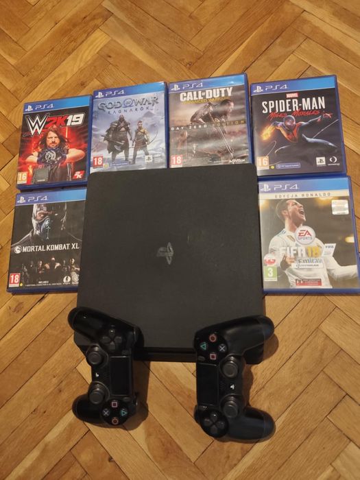 Playstation 4 Slim с два контролера и 6 игри