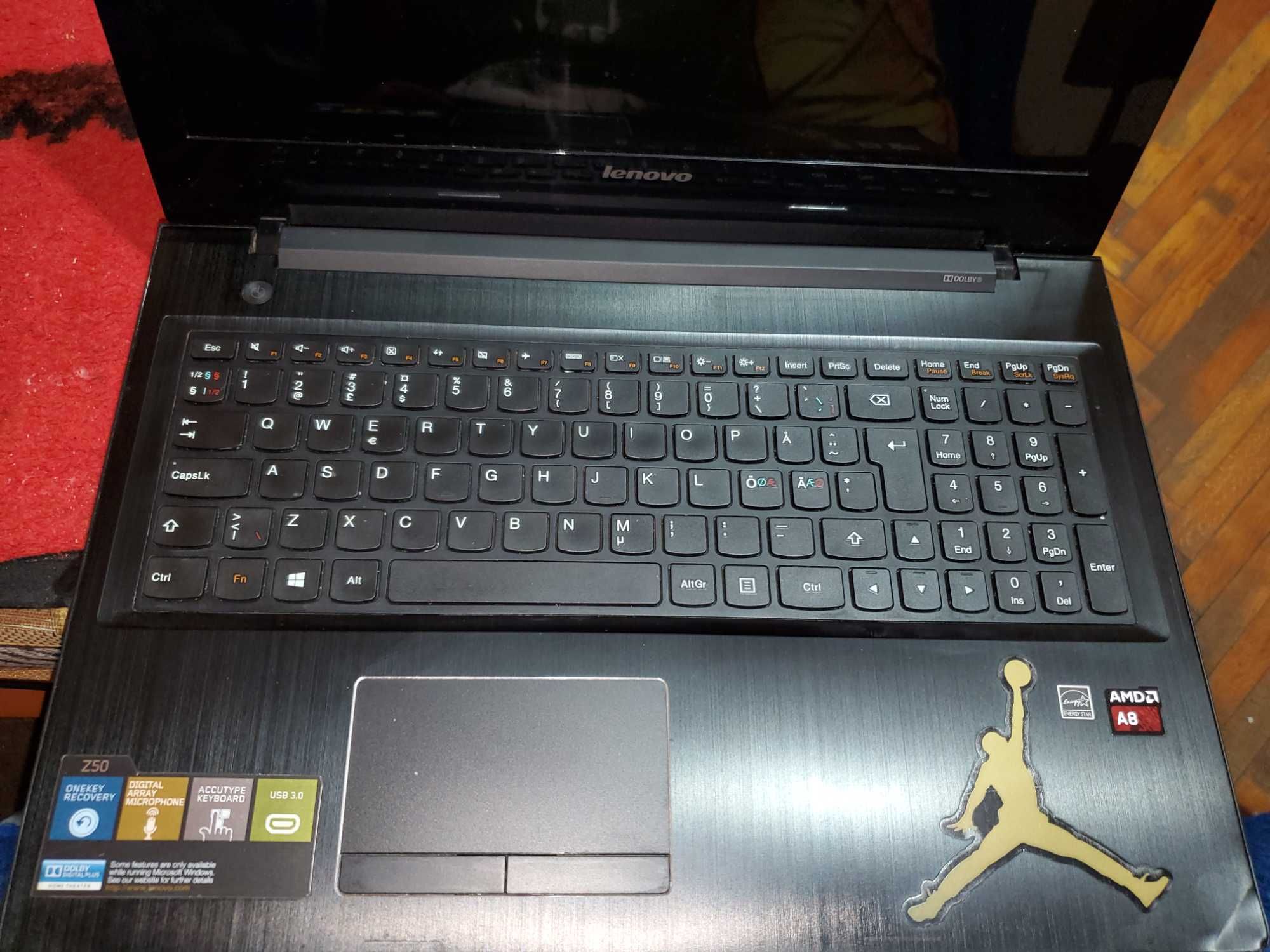 LAPTOP AMD A8 7100 Radeon R5